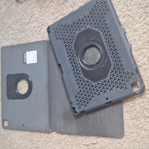 iPad Accessories Bundle -Targus Case, Roo Strap And iPad Empty Box - Picture 5 of 12